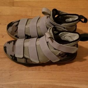 Nike Camo LeBron Soldier 11